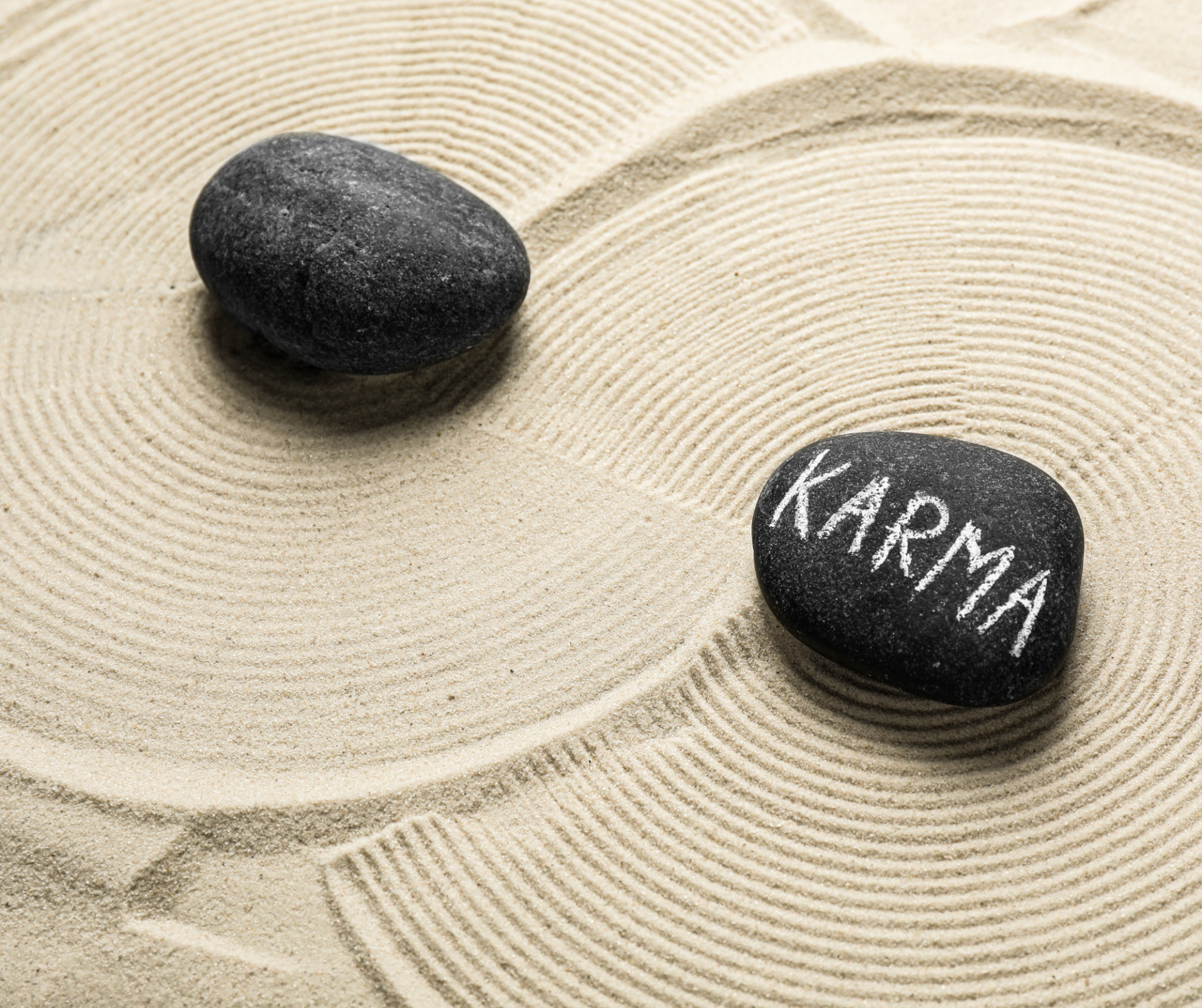 Hlbší numerologický výklad karmických tém a životných výziev pre pochopenie opakujúcich sa vzorcov.